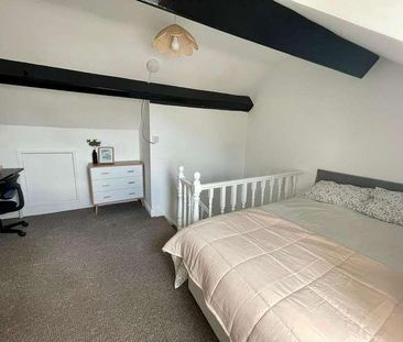 High Street // Bed House // Aug, LN5 - Photo 5