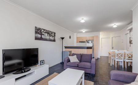 Modern City-Fringe apartment - Photo 4