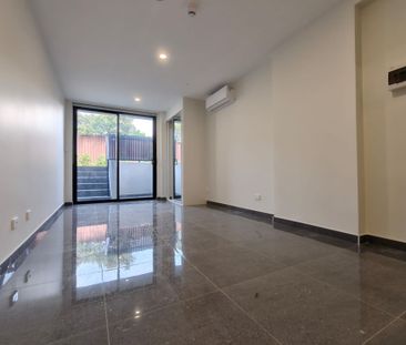 Selection of Brand New Studio Apartments - Available Now - Photo 2