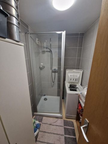 Un bâtiment nouvellement isolé avec accès direct - Photo 3