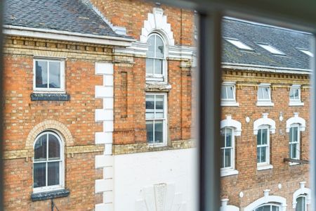 2 bedroom flat to rent - Photo 2