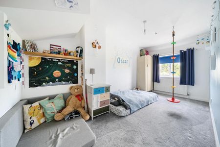 4 bedroom semi-detached house to rent - Photo 4