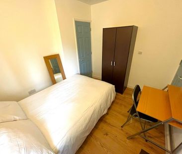 3 bedroom end of terrace house to rent - Photo 4