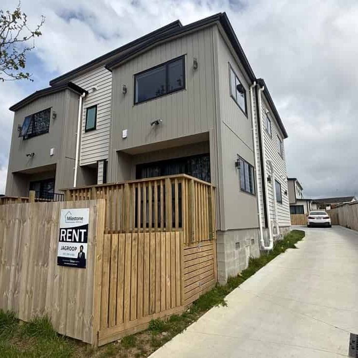 Modern, Stylish & Perfectly Located – Brand New 4-Bedroom Home in Māngere East - Photo 1