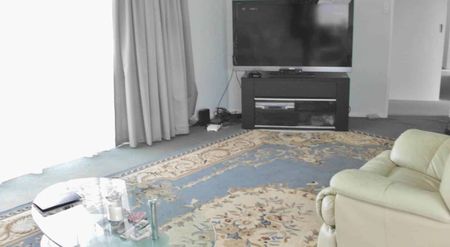 PET FRIENDLY FAMILY HOME IN WESTLAKE ZONE - Photo 3