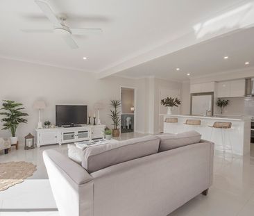 LUXURY VILLA INCLUDING ALL UTILITIES!! - Photo 3