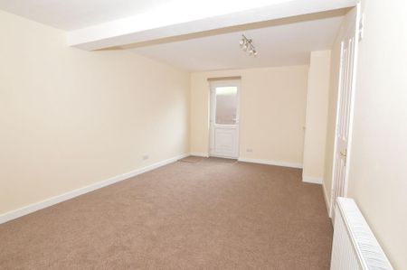 2 bedroom terraced house to rent - Photo 4