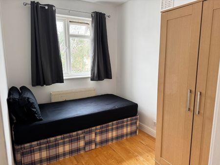 Room in a Shared House, College Road, HA9 - Photo 5