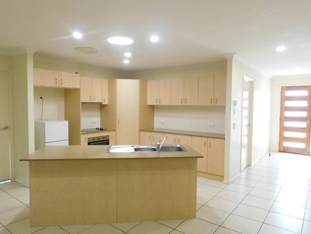Spacious Family Home close to Blacks Beach - Photo 2