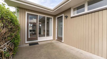 Solid, sunny & renovated - Photo 5