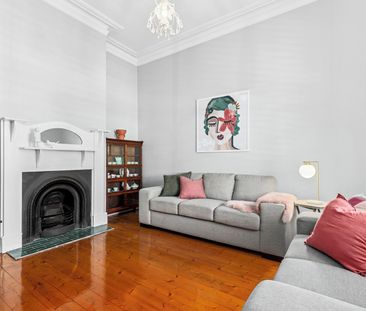 Victorian Elegance Meets Café Culture - Photo 3