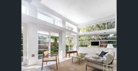 FULLY FURNISHED - WARM & SUNNY CONTEMPORARY APARTMENT. 12+ MONTH LEASE - Photo 2