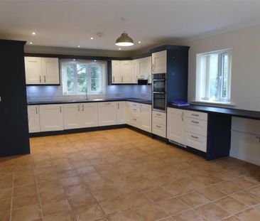 3 bedroom detached bungalow to rent - Photo 5