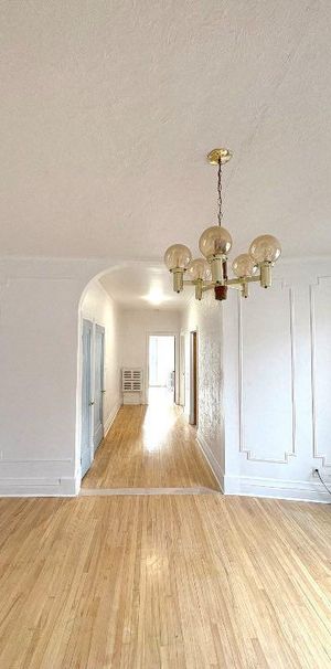 Magnifique appartement 6 ½ lumineux – 4 chambres fermées – Parc Extension - Photo 1