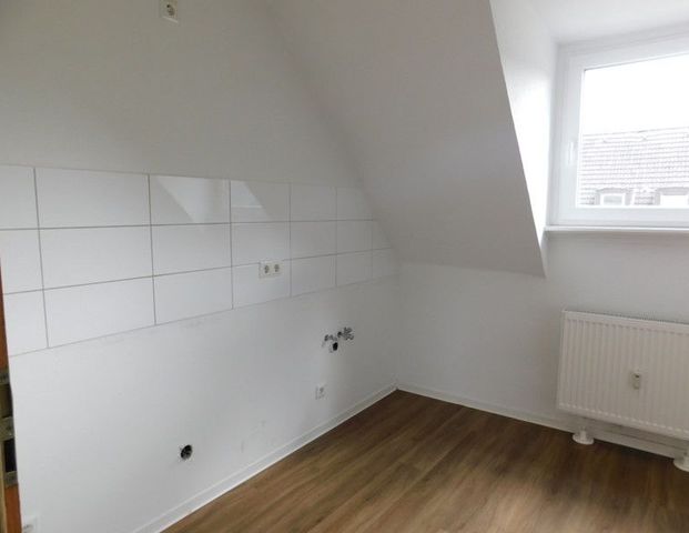 Gemütliche 3-Zimmer-Wohnung im DG , einzugsbereit! - Photo 1