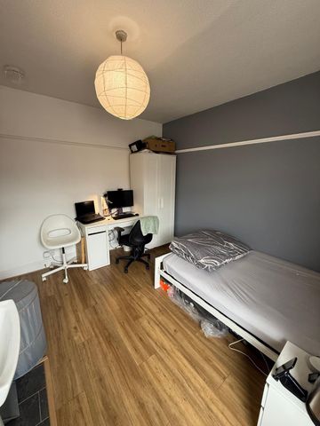 Lovely Double Room With Private Shower - Photo 3