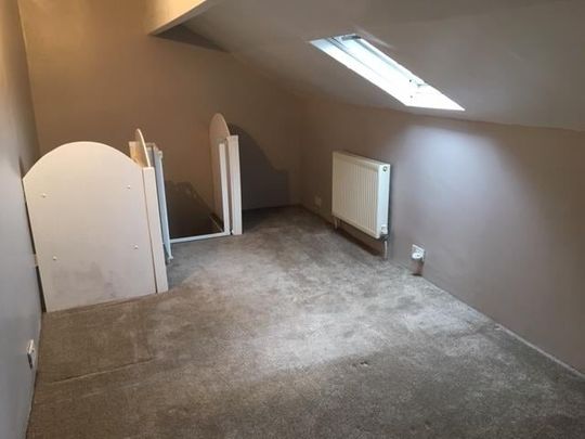 2 Bed Terraced House, Compton Row, LS9 - Photo 1