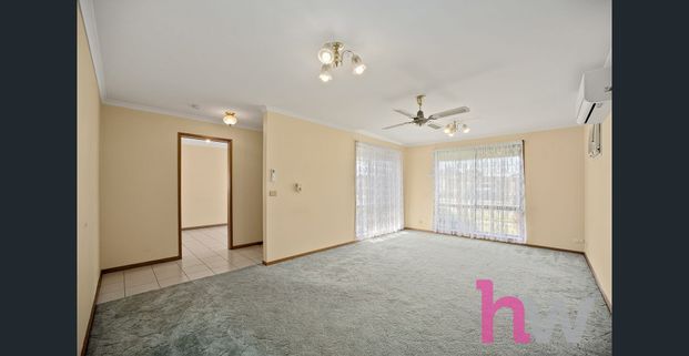 Comfortable Family Living with Plenty of Space - Photo 1