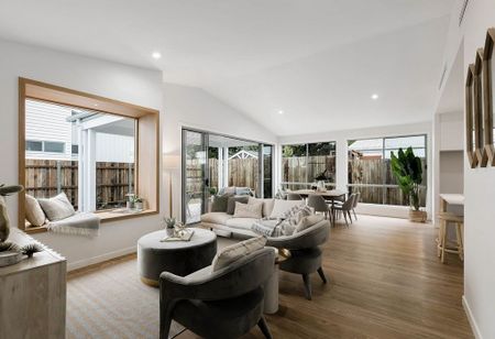 Modern Designer Home – Light, Style & Comfort Combined - Photo 3