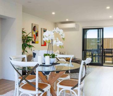 BEAUTIFUL 3 BEDROOM, 2+1/2 BATH TOWNHOUSE - Photo 2