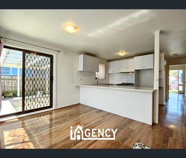 6 Muirkirk Close, Endeavour Hills, Vic 3802 - Photo 2