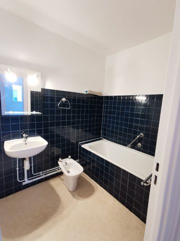 Location Appartement 2 pièces 46m² CLERMONT FERRAND 63100 - Photo 2