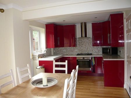 3 bedroom detached house to rent - Photo 2