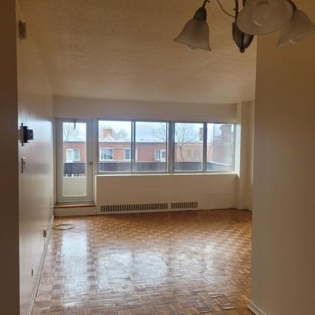 Grand 3 1/2 chauffé, eau chaude, électros - Photo 3