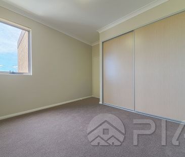 Spacious two bedrooms apartment for lease ! Walking distance to Stock land shopping ! - Photo 2