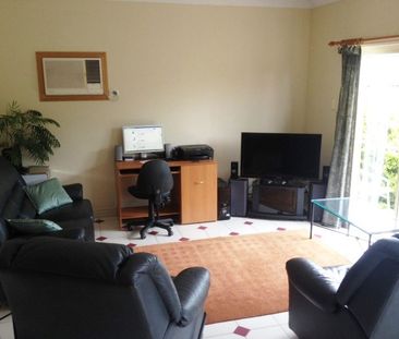 Lovely 3 Bedroom Home - Photo 6