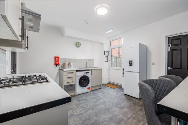Room 5 – Nuneaton - Photo 1