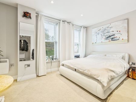 Ref: KM - London Road - Photo 4