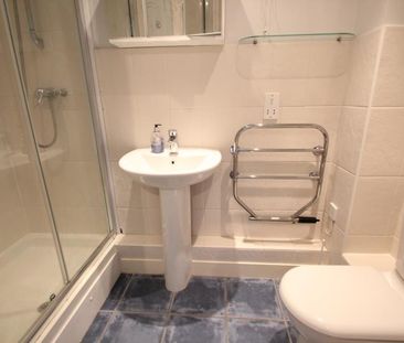 Pembroke Court, Woking, Surrey, GU22 - Photo 5