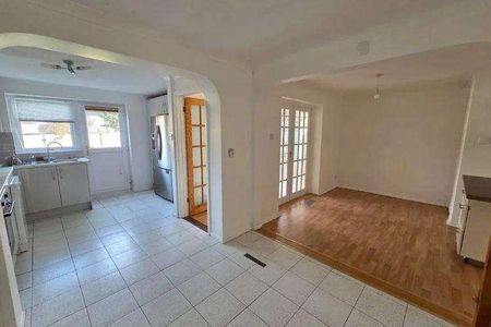 Spinis, Bracknell, Berkshire, RG12 - Photo 3