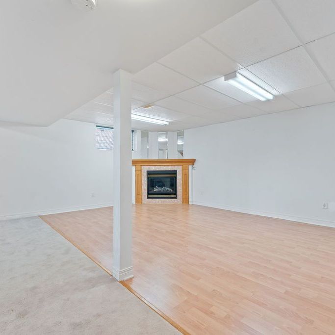 For Lease - 81 Lloydalex Crescent, Stittsville - Munster - Richmond, Ontario - Photo 1