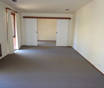 3 Hirst Place, Giralang ACT 2617 - House For Rent | Domain - Photo 3
