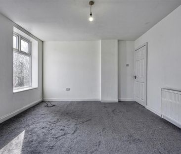 House to rent - Photo 2