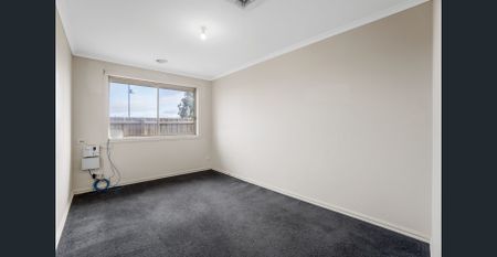 Spacious Family Living in Prime Kurunjang Location! PROPERTY ON HOLD - Photo 3