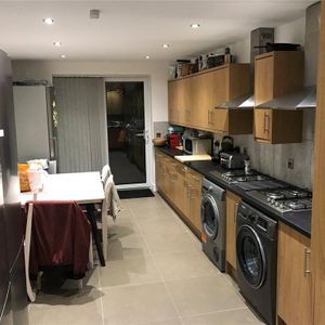 House share to rent - Photo 2