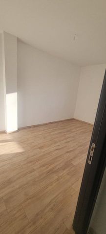 Sehr schöne 4 Raum Wohnung mit Fußbodenheizung - Photo 4