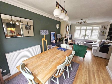 3 bedroom semi-detached house to rent - Photo 3