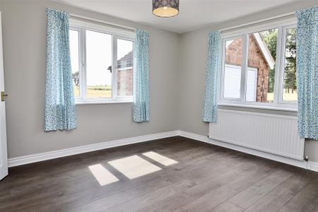 3 bedroom detached house to rent - Photo 4