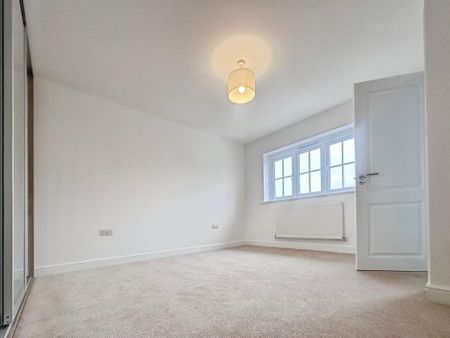 4 bedroom detached house to rent - Photo 2