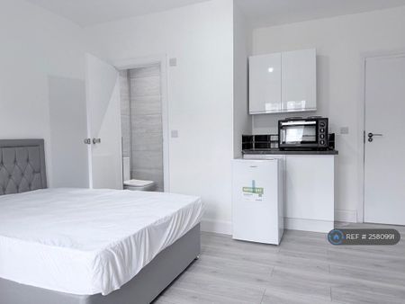 1 bedroom in a house share to rent - Photo 5