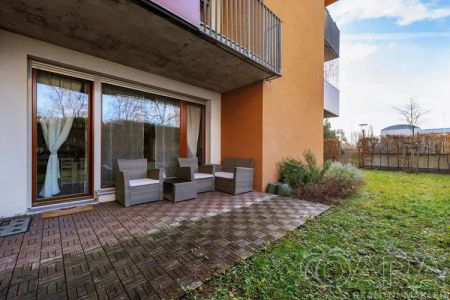 Pronájem bytu 4+kk s dvěma parkovacími stáními a předzahrádkou - Photo 3