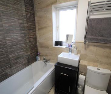 2 bedroom semi-detached house to rent - Photo 5