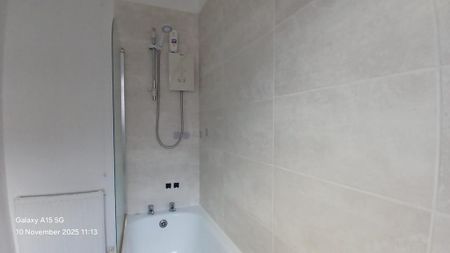 3 bedroom terraced house to rent - Photo 4