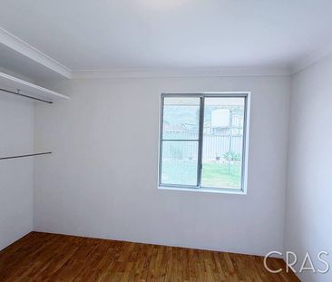 Modern Family Living Opposite North Swan Oval - Photo 2