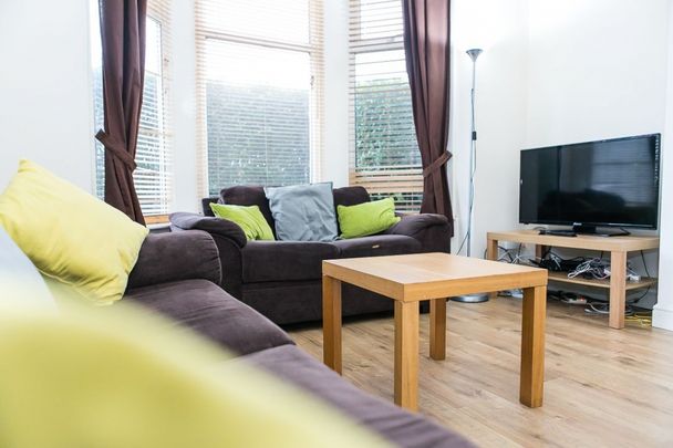 Norwood Grove, Hyde Park, Leeds - Photo 1