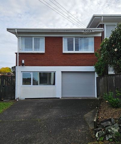 Three bedroom home in popular parkside location - Photo 2